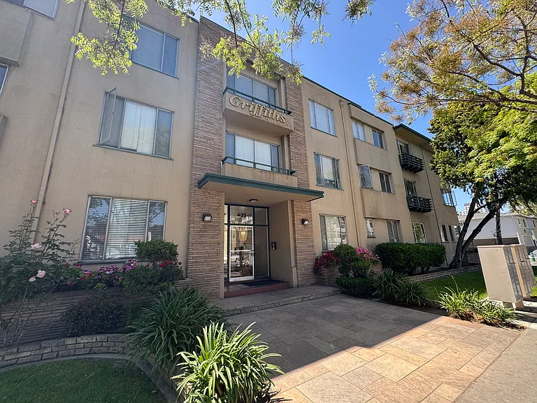 Griffith Apartments — Photo 5