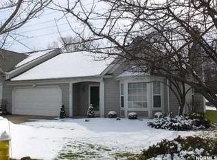 790 Pebblebrook Dr #9, Willoughby Hills, OH 44094