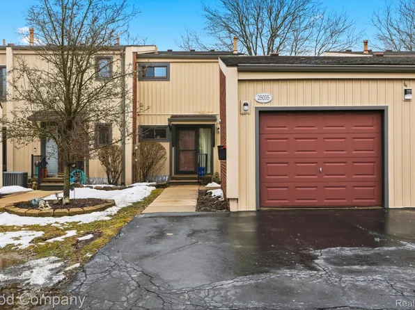 25035 Woodvale Dr S, Southfield, MI 48034