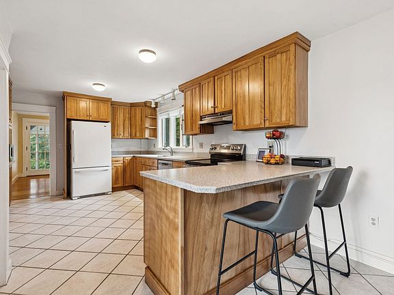 5th image of 46 Ridge Avenue