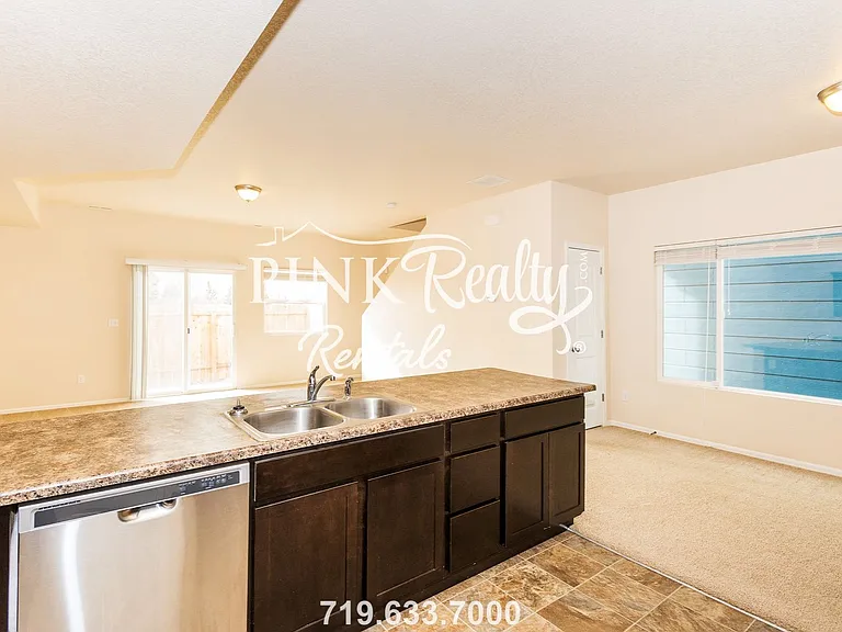 2325 Washo Cir — Photo 10