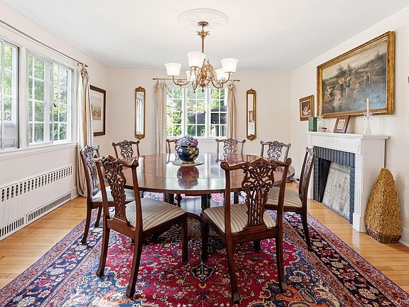 5th image of 89 Bayview Avenue