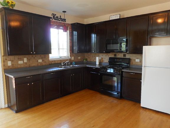 3rd image of 130 Neutrenton Ave