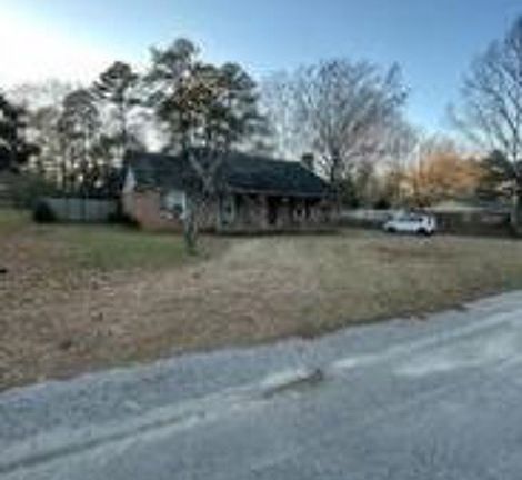 Exterior Neighborhood (street photo)