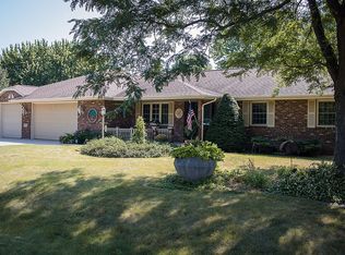 510 Oak Park Dr, Oshkosh, WI 54904