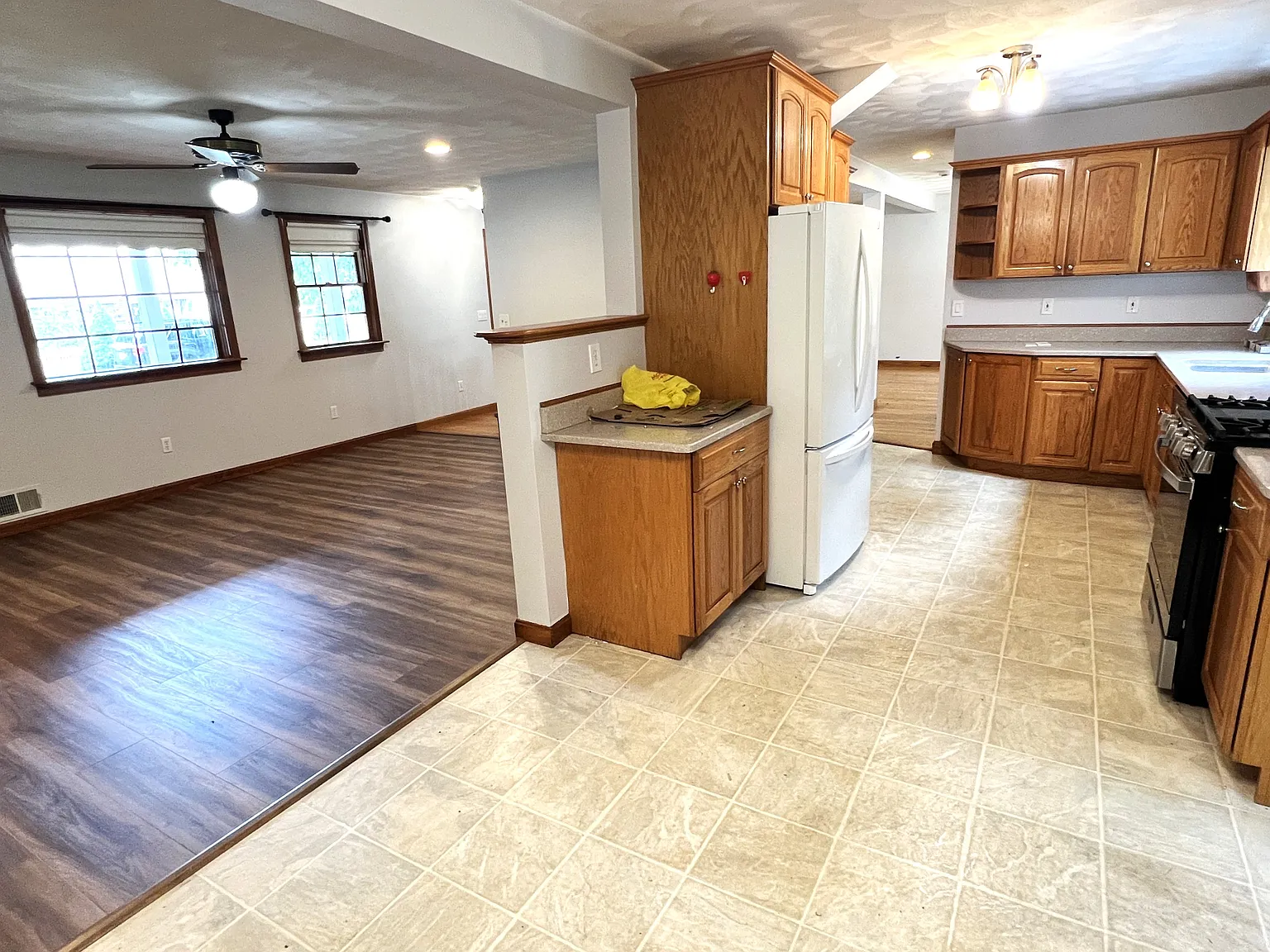 4 bed, 2.5 bath, 3372 sqft, $4,500 — Photo 3