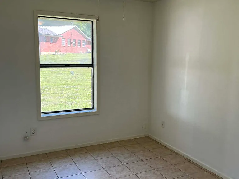 915 Hanes Blvd #1 — Photo 8