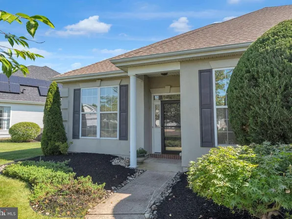43 Bunker Hill Dr, Allentown, NJ 08501