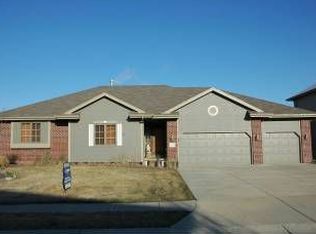 17328 Wirt St, Omaha, NE 68116