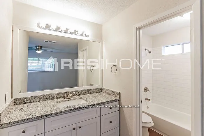 913 Pepperidge Ct — Photo 13