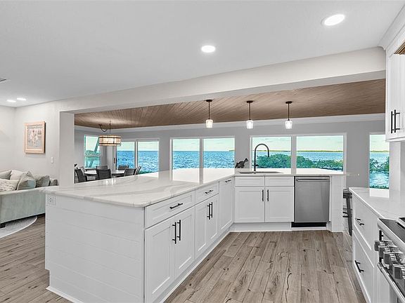 5th image of 5791 Westshore Dr