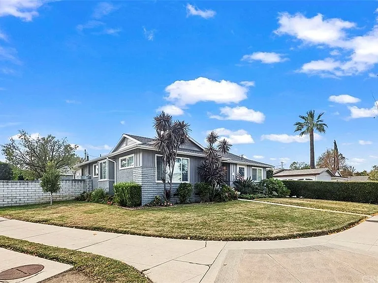 23000 Haynes St — Photo 23