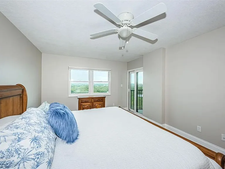 5400 Park St N #Penthouse 10 — Photo 14