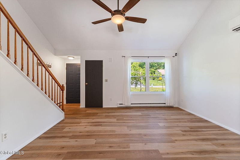 3rd image of 240 Thimbleberry Road