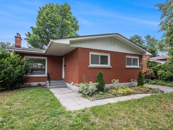 2389 Sheldon Ave, Ottawa, ON K2C 1K4