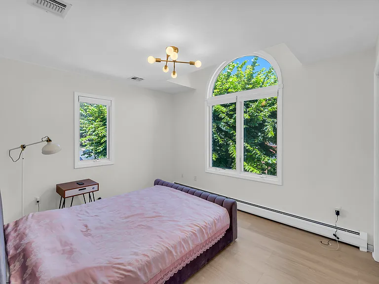 290 Mohegan Way — Photo 21