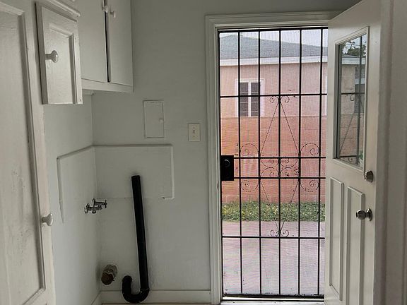 This is the lawndry room with closet