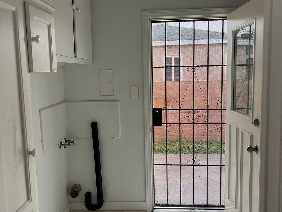 This is the lawndry room with closet