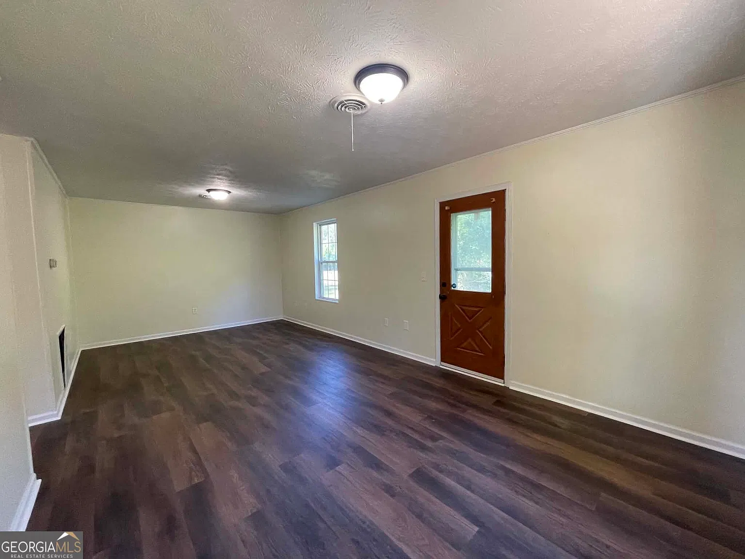 3 bed, 1.5 bath, 1108 sqft, $1,375 — Photo 3
