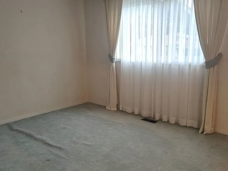 85 Shaughnessy Blvd #WHOLE HOUSE — Photo 11