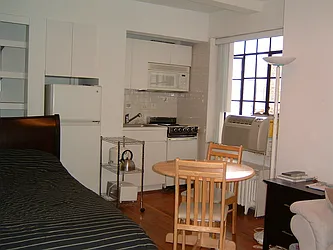 Rented by Toshiko Takahara, Lreb