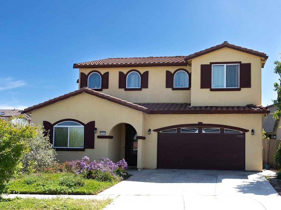 1st image of 1011 El Cerro Dr