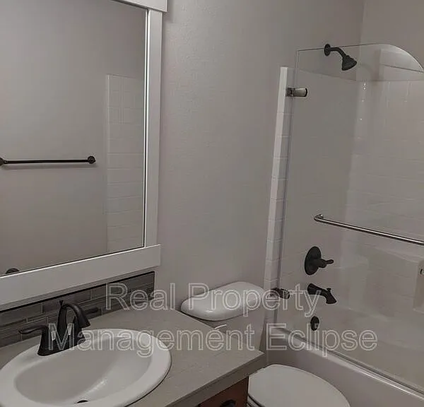 1320 Chelsea Walk NE — Photo 16