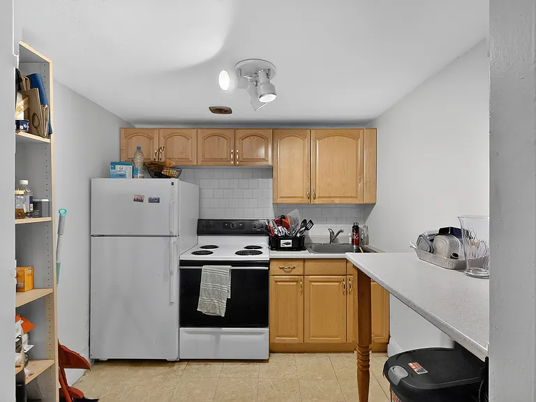 1071 Beacon St — Photo 3