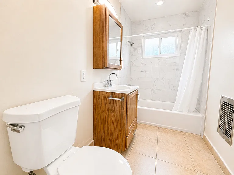 2500 Olive Ave #11 — Photo 8