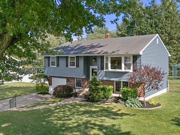 2nd image of 1435 Hunters Ln