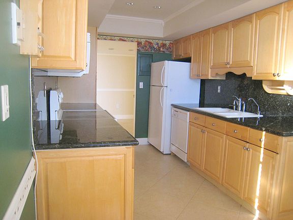 3rd image of 18021 Biscayne Blvd #12
