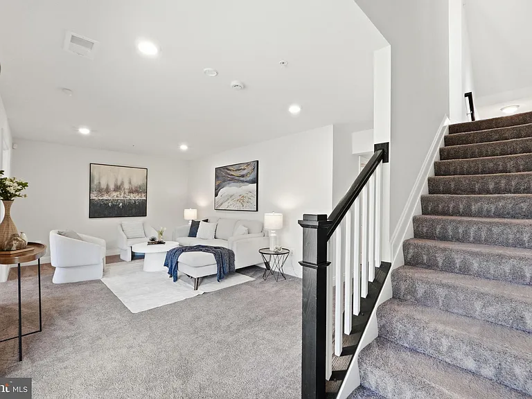 16428 Fife Way — Photo 41