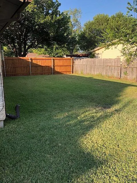 3 bed, 1.5 bath, 1600 sqft, $2,000 — Photo 3