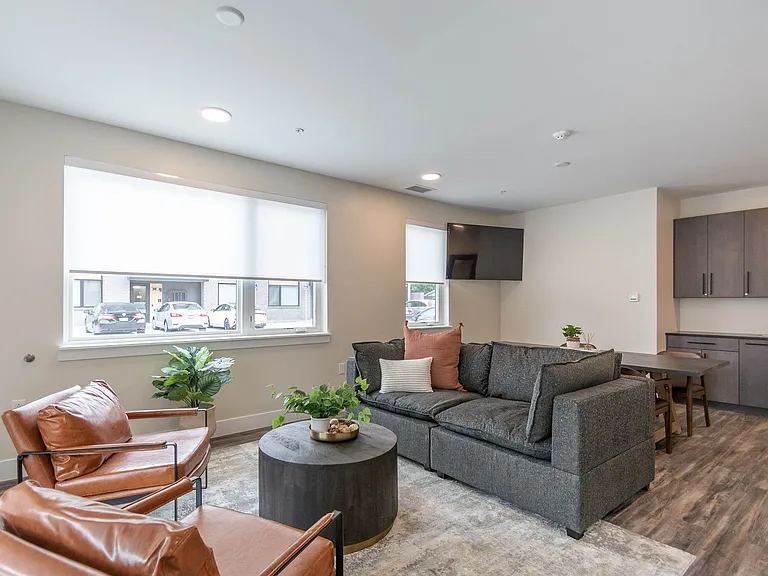 St. Barts Apartments — Photo 6