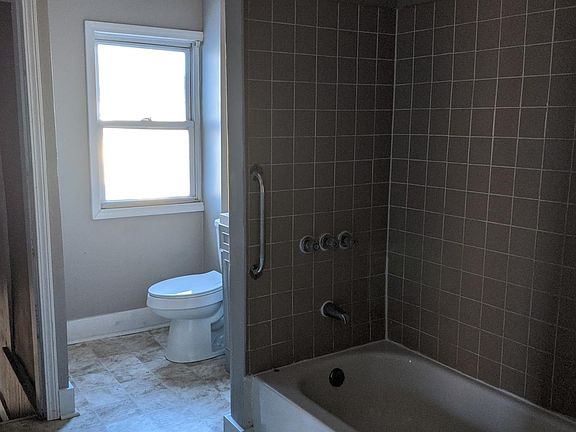 5th image of 565 E 2nd Ave