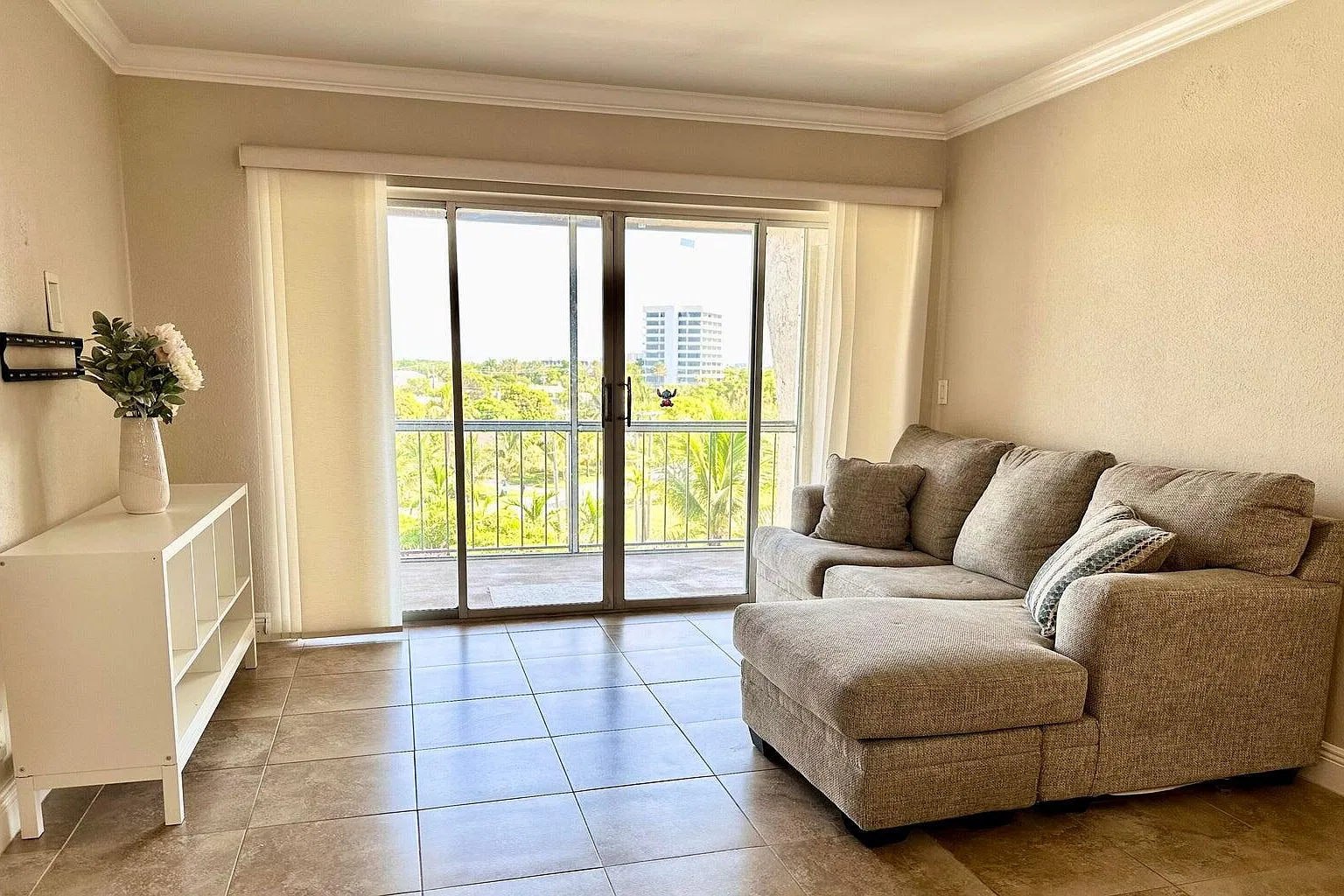 Spencer Place Condo — Photo 2