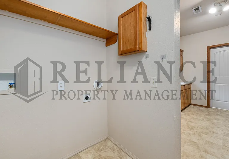 1405 S Ida St — Photo 26