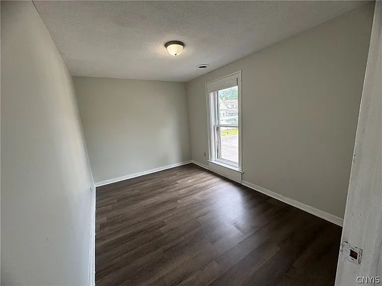 604 Court St — Photo 21