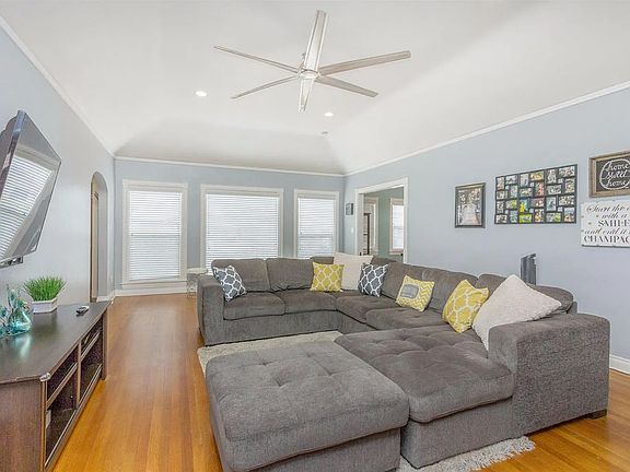 4th image of 642 E McKinley Ave