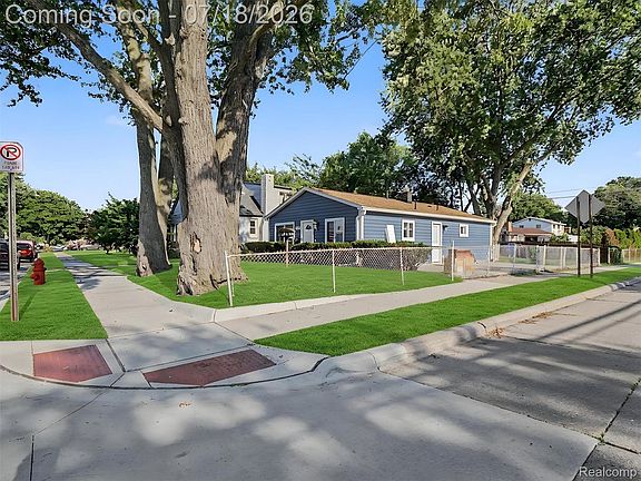 3rd image of 1108 E Goulson Ave