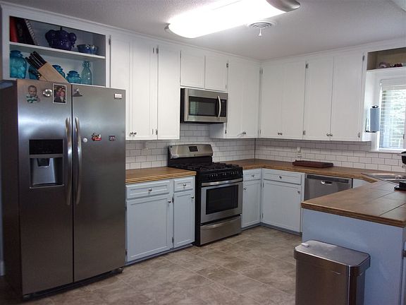 5th image of 1310 Pine Hill Dr