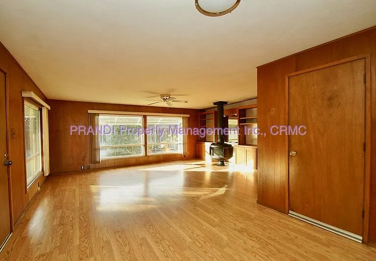 1407 Donna St — Photo 7