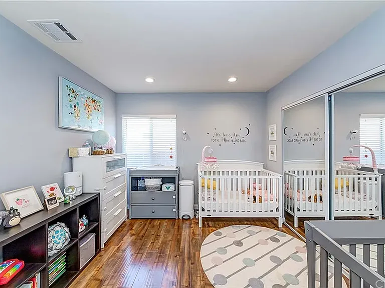 6528 Beeman Ave — Photo 9