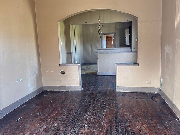 5th image of 813 Railroad Ave