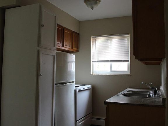 5th image of 6320 Beechmont Ave