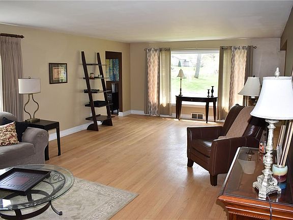 2nd image of 802 N Bentley Ave