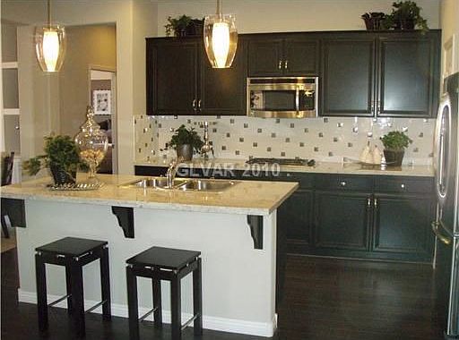 4th image of 10332 Bush Mountain Ave
