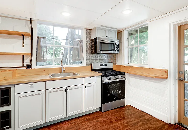 121 E Chestnut St #121B — Photo 15