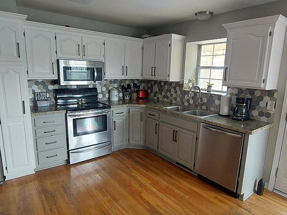 4th image of 509 SW Whitestone Dr