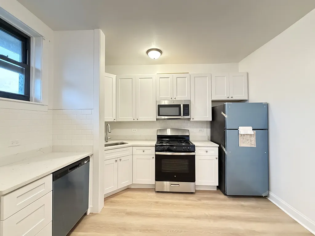 Appealing 2 Bed, 1 Bath at Milwaukee + Sawyer (Logan Square) — Photo 3